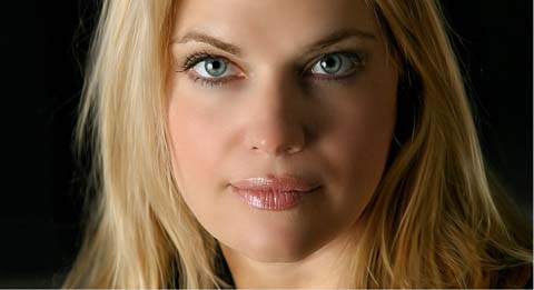 We use Portrait Professional for airbrushing images